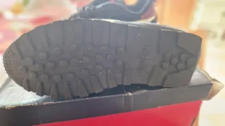 Zapatillas Reebok Negras y Rojas Casual