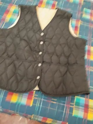Chaleco acolchado forro borreguito