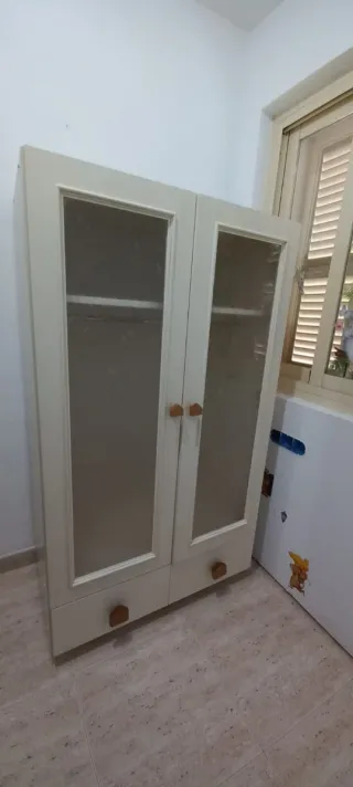 Armario infantil madera y cristal