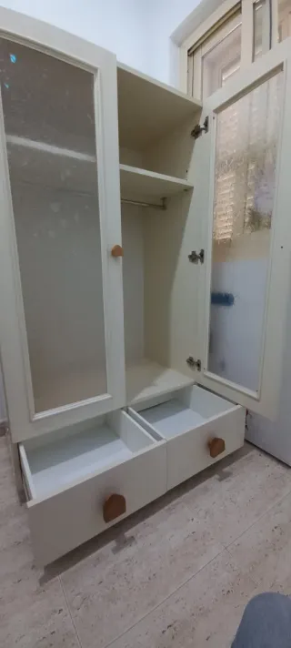 Armario infantil madera y cristal