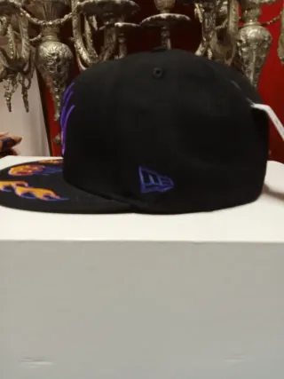 Gorra New Era 59FIFTY Negra con Llamas 7.1/4
