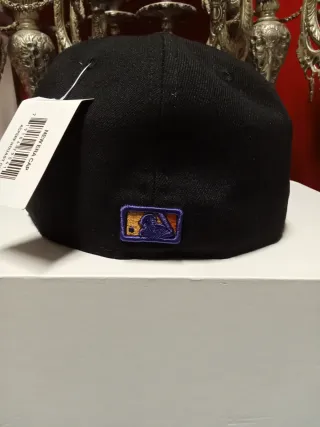 Gorra New Era 59FIFTY Negra con Llamas 7.1/4