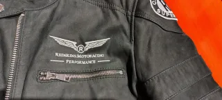 Chaqueta de cuero estilo motero