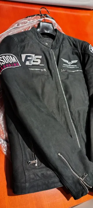 Chaqueta de cuero estilo motero