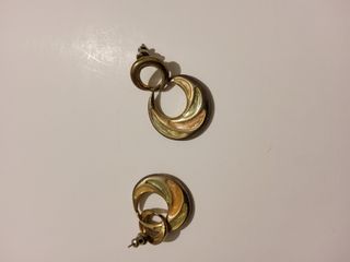 Orecchini pendenti dorati multicolore