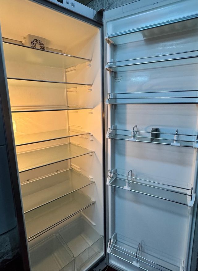 NEVERA SOLO NEVERA MARCA LIEBHERR EN INOX NO FROST