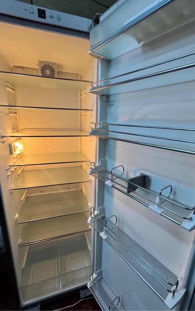 NEVERA SOLO NEVERA MARCA LIEBHERR EN INOX NO FROST