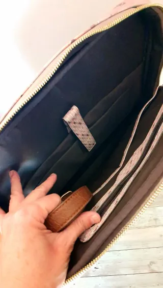 Maletín para pc o portátil  Parfois floral 13"-14"