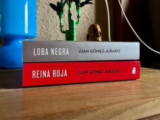 Libros de bolsillo Reina roja y Loba negra