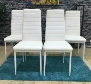 Mesa cristal y 6 sillas blancas