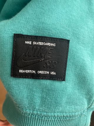 Sudadera Nike SB azul aguamarina