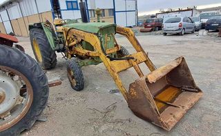 John Deere 3120 con pala.