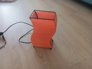 Lámpara de tela naranja