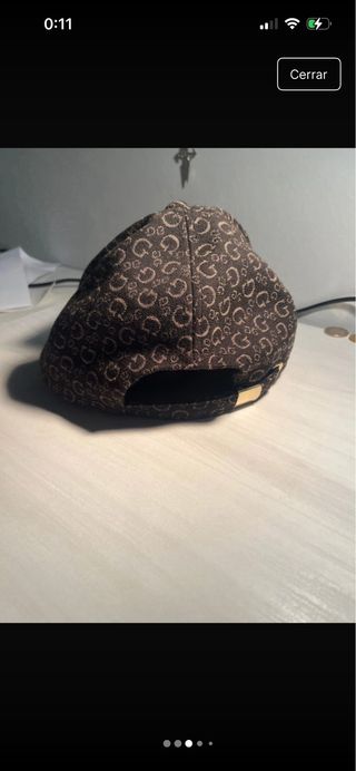 Gorra Guess Marrón y Beige