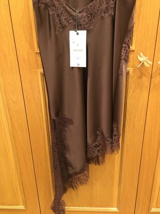 Vestido lencero Zara marrón con encaje
