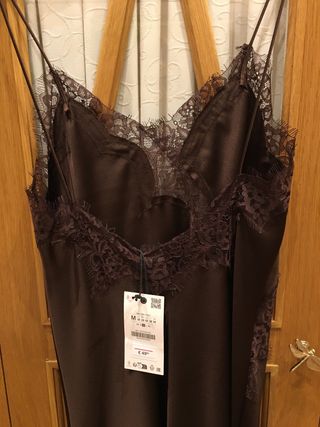 Vestido lencero Zara marrón con encaje