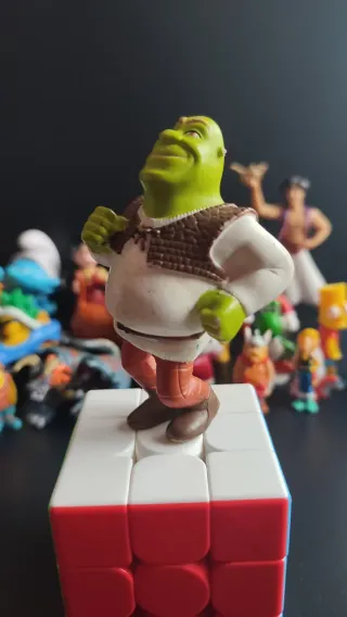 Figuras de colección variadas