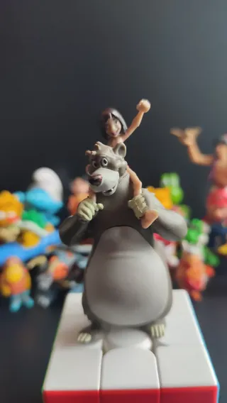 Figuras de colección variadas