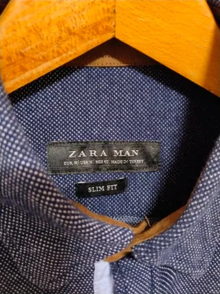 Camisa Zara Man azul con parches marrones