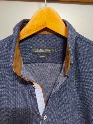 Camisa Zara Man azul con parches marrones