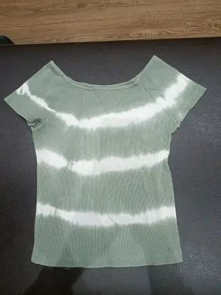 Top de mujer con estampado tie-dye