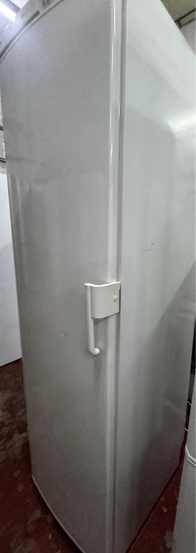 CONGELADOR VERTICAL MARCA BOSCH NO FROST