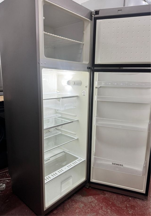 FRIGORÍFICO DE DOS PUERTAS MARCA SIEMENS EN INOX