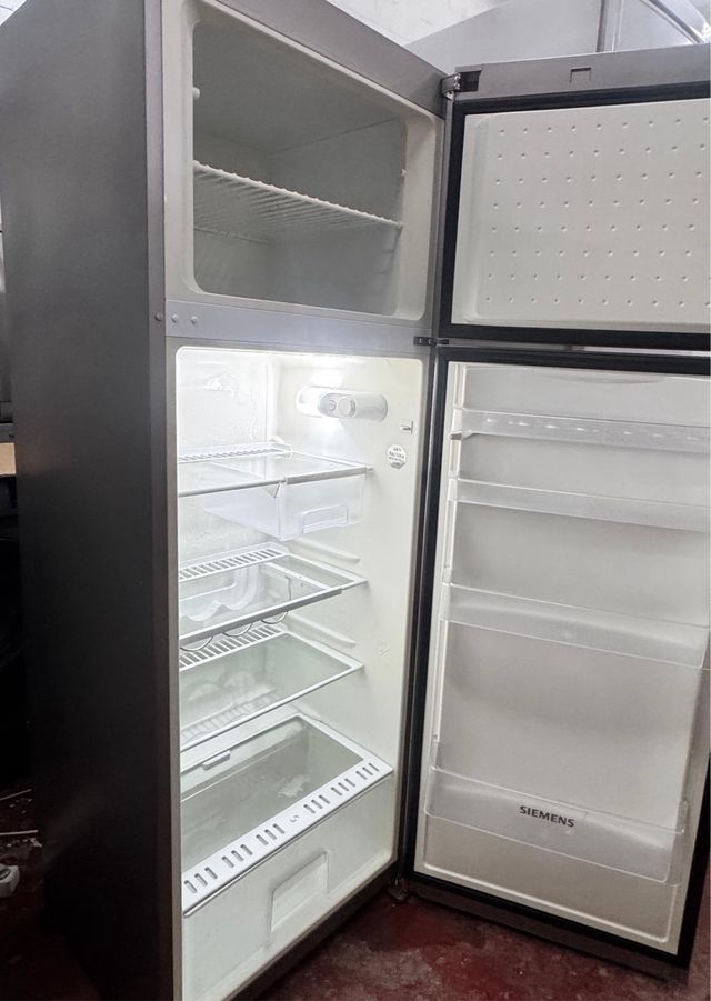 FRIGORÍFICO DE DOS PUERTAS MARCA SIEMENS EN INOX