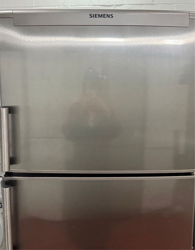 FRIGORÍFICO DE DOS PUERTAS MARCA SIEMENS EN INOX