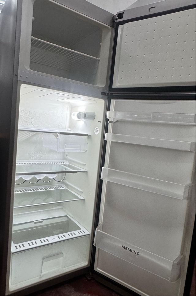 FRIGORÍFICO DE DOS PUERTAS MARCA SIEMENS EN INOX