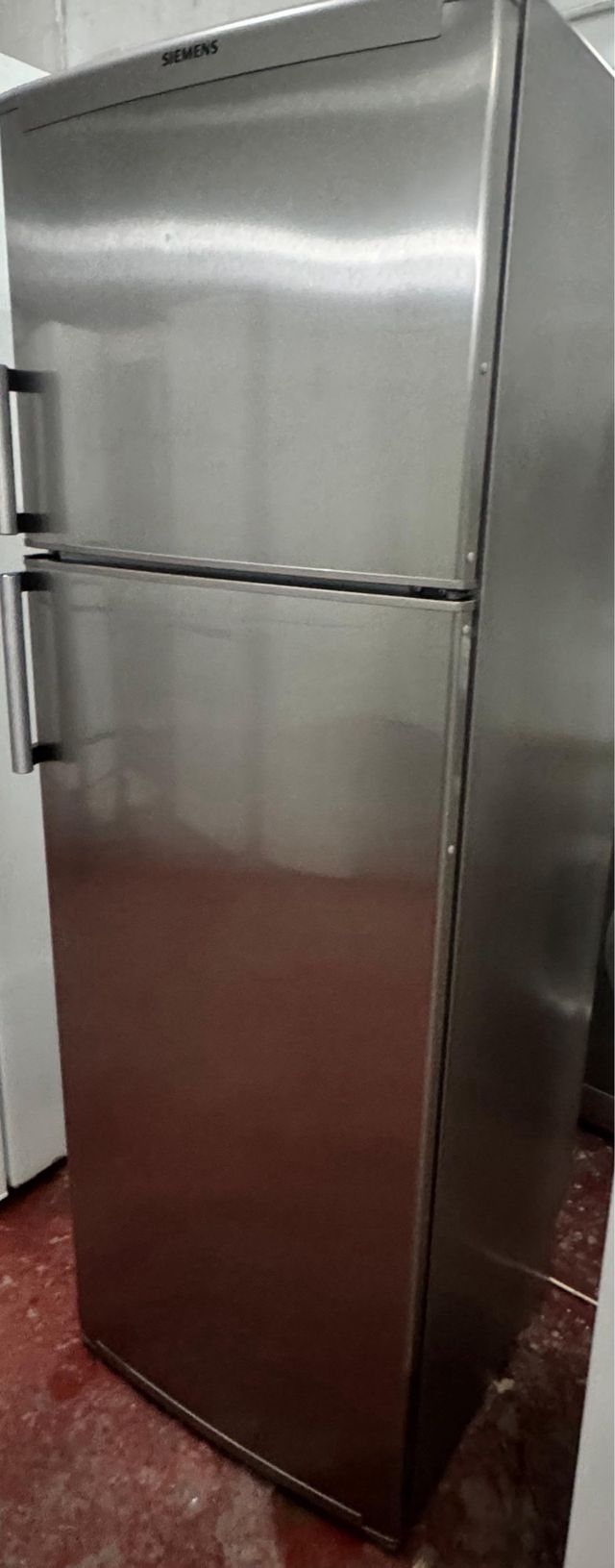 FRIGORÍFICO DE DOS PUERTAS MARCA SIEMENS EN INOX