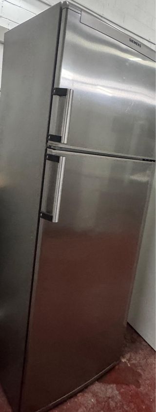 FRIGORÍFICO DE DOS PUERTAS MARCA SIEMENS EN INOX