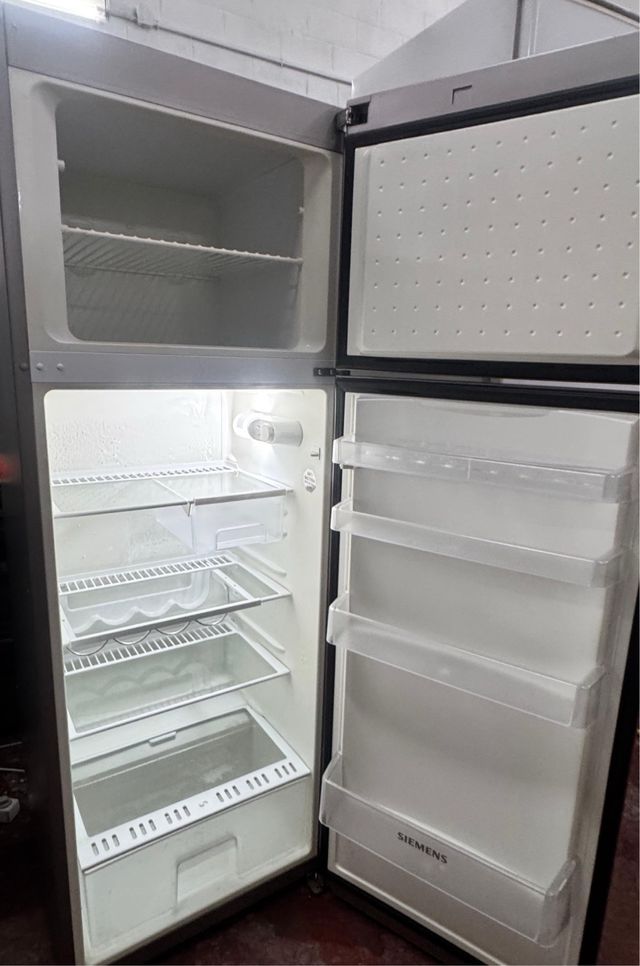FRIGORÍFICO DE DOS PUERTAS MARCA SIEMENS EN INOX