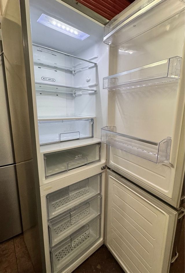 FRIGORÍFICO COMBI NO FROST MARCA LG EN INOX
