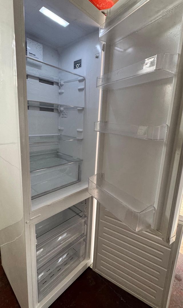 FRIGORÍFICO COMBI NO FROST MARCA SVAN