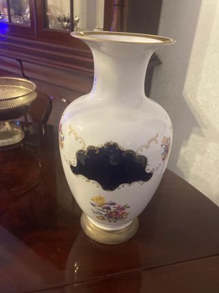 Vaso portafiori in porcellana dipinto a mano