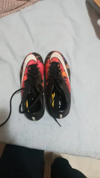 Nuove scarpe da calcio Nike per bambini