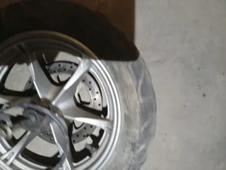 Rueda delantera completa moto