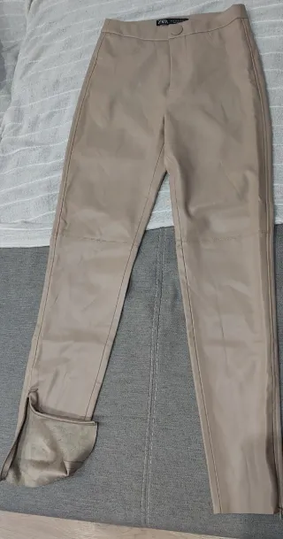 Pantalón cuero con pelo