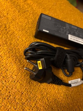 Cargador Lenovo 90W