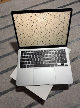 MacBook Air 2020 Intel i5 16GB RAM 512GB Plata