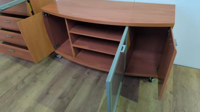 MUEBLE SALON COMEDOR CON RUEDAS Y VITRINA