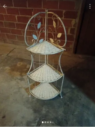 Angoliera bianca con decori