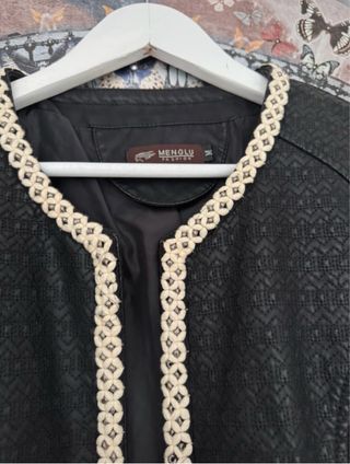 Abrigo efecto piel negro vintage