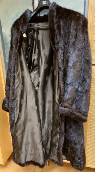 Abrigo de piel marrón oscuro