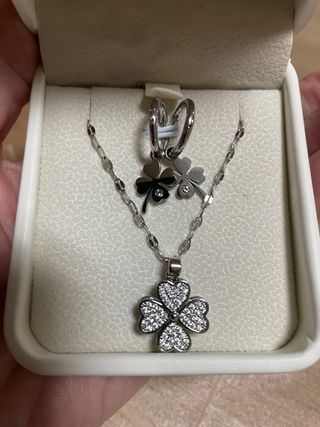 Conjunto Colgante y Pendientes Trébol