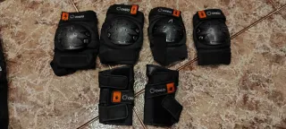 Patines Oxelo Decathlon 29-32 más protecciones.