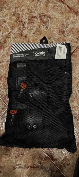 Patines Oxelo Decathlon 29-32 más protecciones.