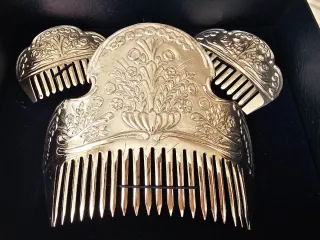 Juego de 3 peinetas plateadas con relieve