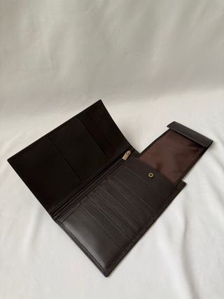 Cartera de piel marrón